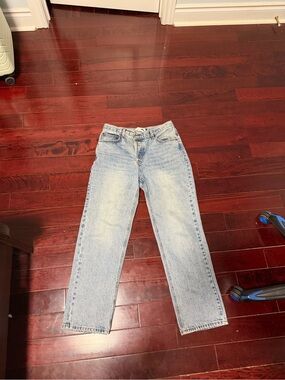 Fashion Nova Woman's Light Blue Crossover Petite Jeans Size 5/6